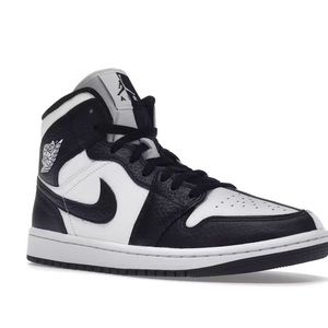 Nike Air Jordan two tone black and white🖤🤍🤩